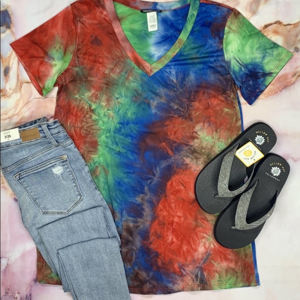 HEIMISH RED/BLUE V-NECK SHIRT SLEEVE TOP. 2x